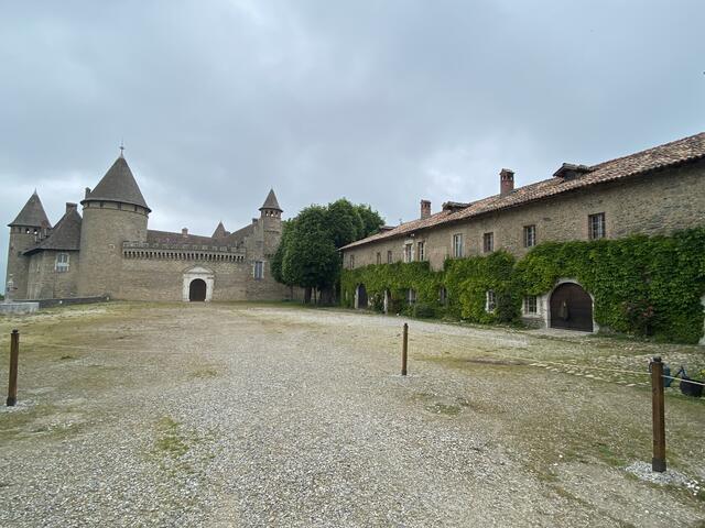 Virieu-Les deux châteaux