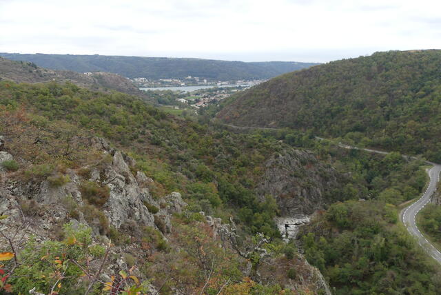 Boucle dans la vallée de l'Ay (Ardèche)