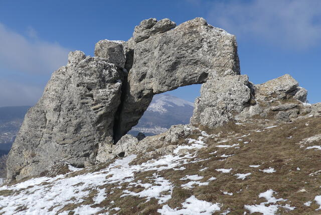 La Pierre Percée par la crête des 3 lacs